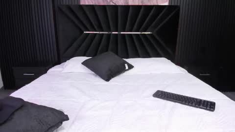 Zayra online show from October 2025 12:04:02 PM