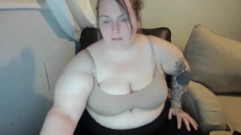 Snapshot of bigtittybbw chatting on December 2024 03:18:02 AM bigtittybbw online show from December 2024 03:18:02 AM