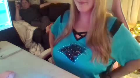 Snapshot of bigtittyboatboo chatting on November 2025 02:22:01 AM Mountain Mama online show from November 2025 02:22:01 AM