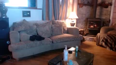 bigwoodman831 online show from May 2026 10:31:02 AM