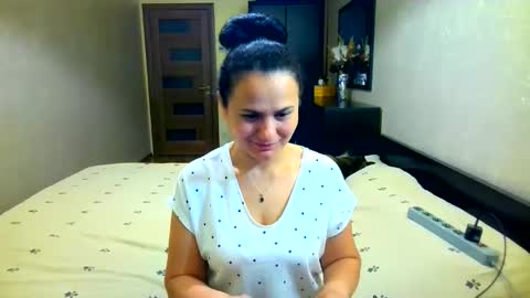 Snapshot of bililay chatting on May 2026 09:43:01 PM DOM NIKA online show from May 2026 09:43:01 PM