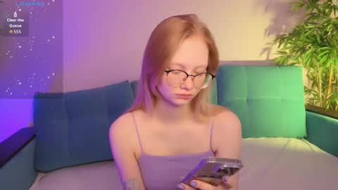 Julia online show from November 2025 02:45:01 AM