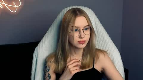 Julia online show from April 2026 02:33:01 PM