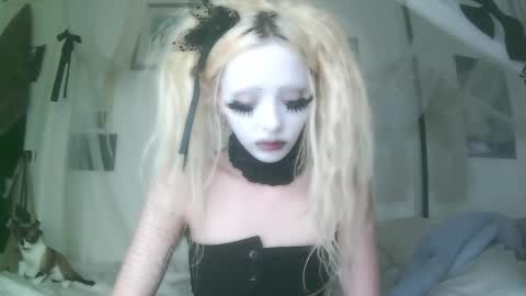 vampire fang  online show from October 2025 08:04:01 PM