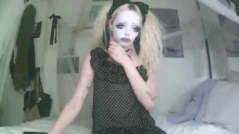vampire fang  online show from October 2025 07:10:02 PM