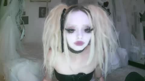 vampire fang  online show from April 2026 06:16:02 PM