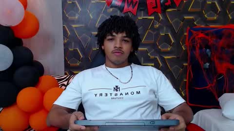 black_king_241 online show from October 2025 02:36:02 AM