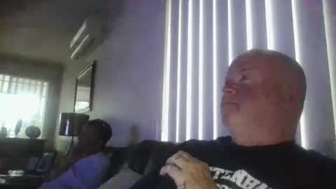 Snapshot of black_n_white4 chatting on February 2025 08:39:01 AM black_n_white4 online show from February 2025 08:39:01 AM