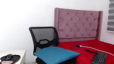 Twtter 1MikeBeckford            Onlyfns beckfordmike online show from December 2025 02:18:01 AM