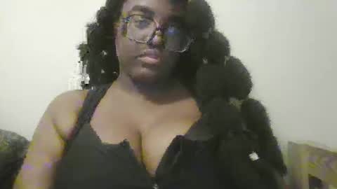 Snapshot of blackqueennie chatting on November 2025 03:23:02 AM blackqueennie online show from November 2025 03:23:02 AM