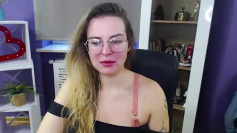 Z O E Y online show from December 2024 09:08:02 AM