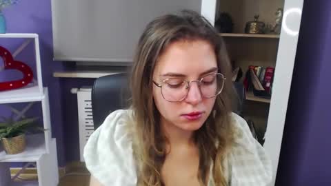 Z O E Y online show from January 2025 05:37:01 AM