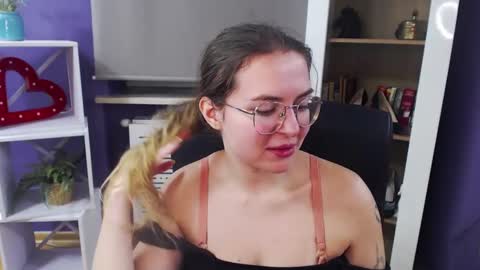 Z O E Y online show from January 2025 05:43:01 AM