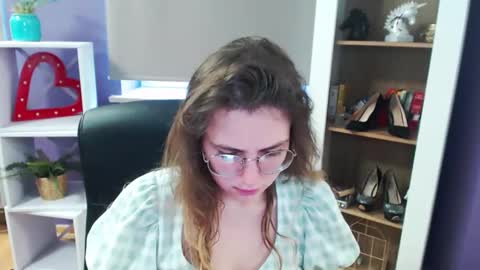 Z O E Y online show from March 2025 11:44:02 AM