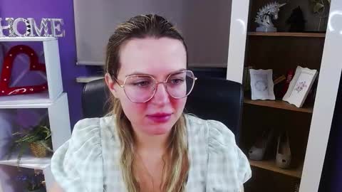 Z O E Y online show from January 2026 06:39:01 AM