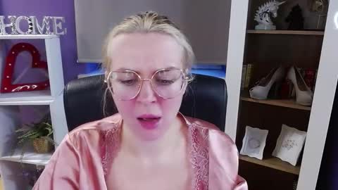 Z O E Y online show from February 2026 06:40:02 AM