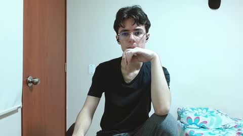 Snapshot of blakeshatter chatting on January 2025 04:17:01 PM blakeshatter online show from January 2025 04:17:01 PM