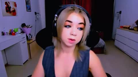 Nicole online show from September 2025 08:58:02 AM