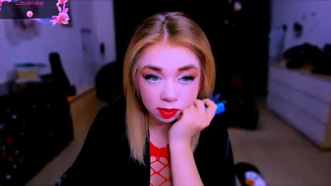 Nicole online show from November 2025 10:37:01 AM