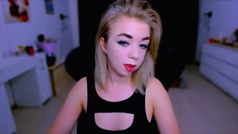 Snapshot of blinkofeyess chatting on September 2025 12:43:02 PM Nicole online show from September 2025 12:43:02 PM