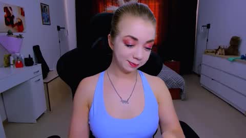 Snapshot of blinkofeyess chatting on October 2025 08:11:02 AM Nicole online show from October 2025 08:11:02 AM