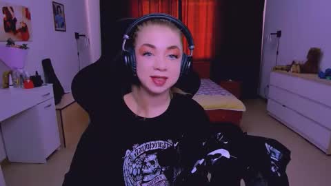 Snapshot of blinkofeyess chatting on October 2025 08:23:02 AM Nicole online show from October 2025 08:23:02 AM