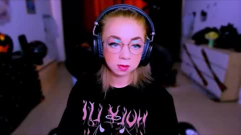 Snapshot of blinkofeyess chatting on October 2025 08:48:01 AM Nicole online show from October 2025 08:48:01 AM