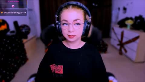 Snapshot of blinkofeyess chatting on October 2025 04:35:02 AM Nicole online show from October 2025 04:35:02 AM