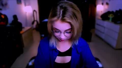 Snapshot of blinkofeyess chatting on October 2025 06:59:01 AM Nicole online show from October 2025 06:59:01 AM