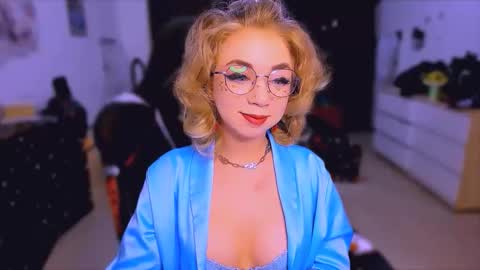 Snapshot of blinkofeyess chatting on October 2025 04:35:02 AM Nicole online show from October 2025 04:35:02 AM