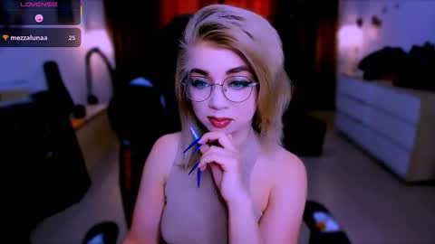 Snapshot of blinkofeyess chatting on November 2025 08:04:01 AM Nicole online show from November 2025 08:04:01 AM