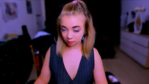 Snapshot of blinkofeyess chatting on November 2025 09:08:02 AM Nicole online show from November 2025 09:08:02 AM