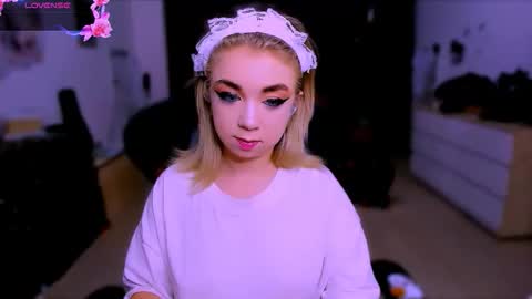 Nicole online show from November 2025 02:44:01 PM