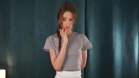 Emily online show from December 2025 10:33:01 AM