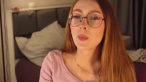 Snapshot of blissence chatting on September 2025 03:33:01 PM LiLy online show from September 2025 03:33:01 PM