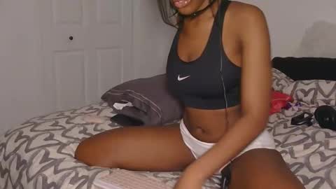 bloggirllaurel online show from December 2025 05:44:02 AM