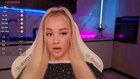 Lana online show from October 2025 07:31:02 AM