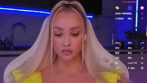 Snapshot of blond_diamond chatting on June 2026 07:12:02 PM Lana online show from June 2026 07:12:02 PM