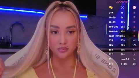 Snapshot of blond_diamond chatting on June 2026 03:51:02 AM Lana online show from June 2026 03:51:02 AM