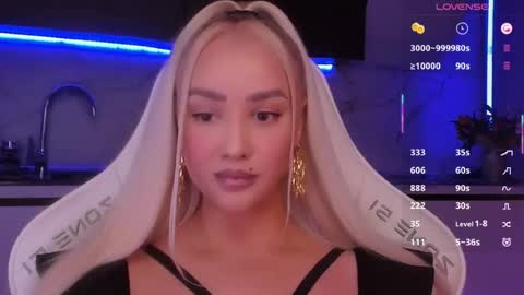Snapshot of blond_diamond chatting on June 2026 05:06:01 PM Lana online show from June 2026 05:06:01 PM