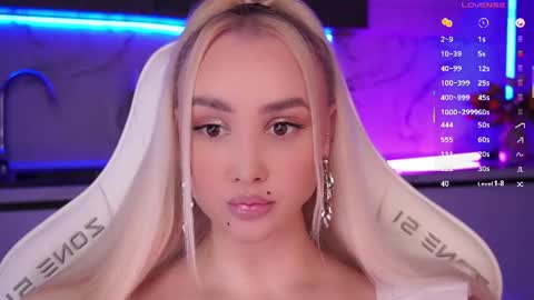 Snapshot of blond_diamond chatting on July 2026 06:23:02 PM Lana online show from July 2026 06:23:02 PM