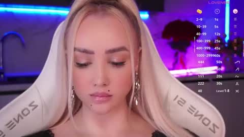 Snapshot of blond_diamond chatting on July 2026 05:38:01 PM Lana online show from July 2026 05:38:01 PM