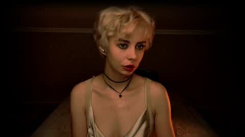 Snapshot of blond_ice_ann chatting on May 2026 07:02:02 AM blond_ice_ann online show from May 2026 07:02:02 AM