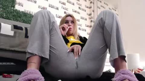 Snapshot of blonddaiana23 chatting on January 2025 11:44:02 PM blonddaiana23 online show from January 2025 11:44:02 PM