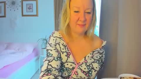 Nicole online show from January 2025 09:15:01 AM