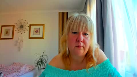 Snapshot of blonde_angel20 chatting on June 2026 04:02:02 AM Nicole online show from June 2026 04:02:02 AM