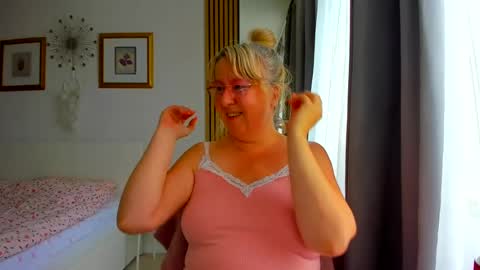 Snapshot of blonde_angel20 chatting on July 2026 04:06:02 AM Nicole online show from July 2026 04:06:02 AM