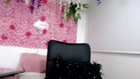 Snapshot of blonde_squirt_ chatting on December 2024 10:21:02 PM blonde_squirt_ online show from December 2024 10:21:02 PM