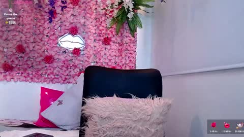 Snapshot of blonde_squirt_ chatting on February 2025 02:05:01 PM blonde_squirt_ online show from February 2025 02:05:01 PM