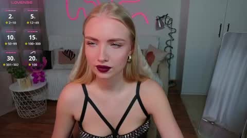 Snapshot of blonde_vibe chatting on April 2026 10:32:02 AM Nessa online show from April 2026 10:32:02 AM
